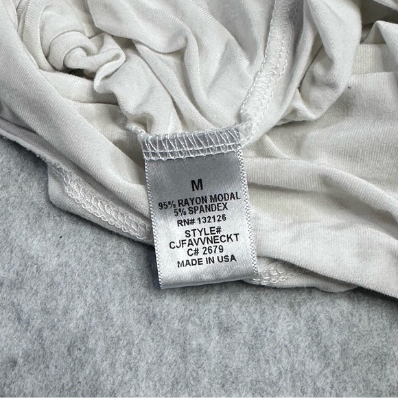 Carly Jean Los Angeles Women's White V-Neck Top - Picture 3 of 5